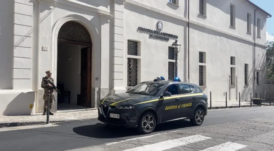 images Operazione “Sartoria”: medico della Dulbecco e docente Umg patteggia 2 anni: confiscati oltre 210mila euro 