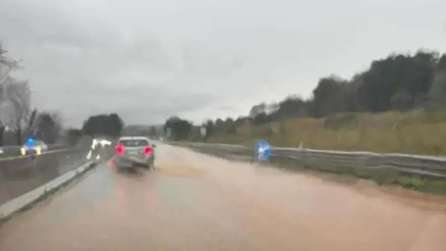 Allagata la Strada statale dei Due mari 280: disagi alla circolazione images Allagata la Strada statale dei Due mari 280: disagi alla circolazione