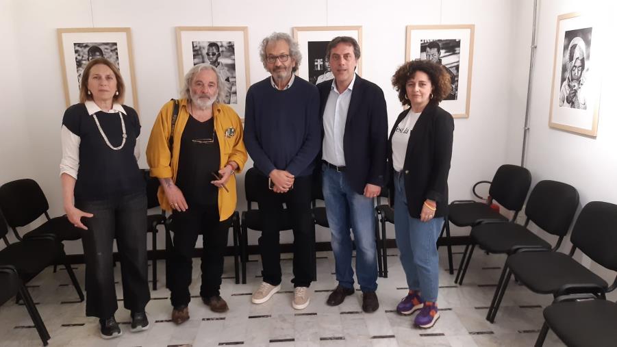 images Catanzaro, inaugurata la mostra di Pino Bertelli dedicata all'infanzia rubata