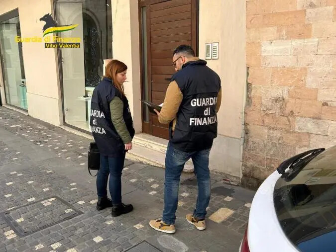 Vibo, peculato e reati fallimentari: confiscati beni per 380mila euro images Vibo, peculato e reati fallimentari: confiscati beni per 380mila euro