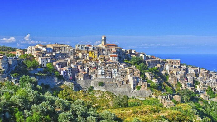 Badolato, sono passati quaranta anni dall'appello lanciato contro lo spopolamento dei borghi images Badolato, sono passati quaranta anni dall'appello lanciato contro lo spopolamento dei borghi