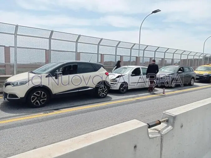 images Tamponamento sul ponte di Catanzaro: traffico in tilt 