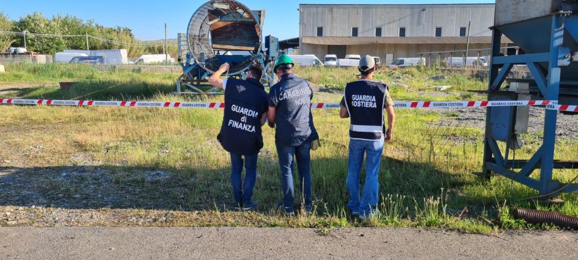 images Lamezia Terme. Sequestrata una discarica abusiva nell’area industriale: denunciate due persone 
