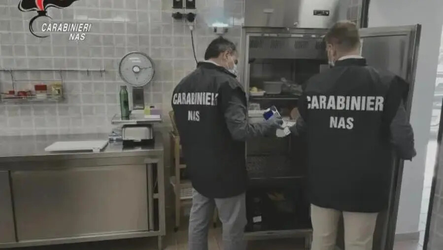 images Reggio, controlli sulla ristorazione: sequestrate tonnellate di cibo e chiuse 2 attività 