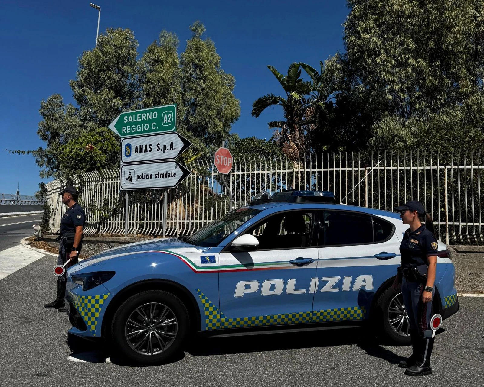 Viaggiava con oltre 2 kg di cocaina sull’A2 del Mediterraneo: un arresto 