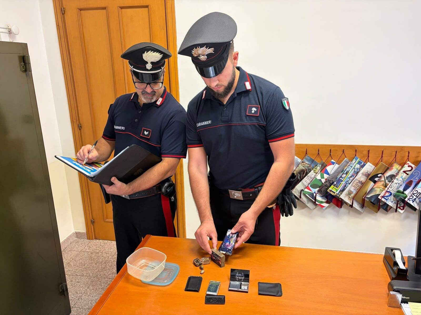 images Taverna, arrestato un giovane con oltre 100 grammi di hashish: sequestrati anche due bilancini