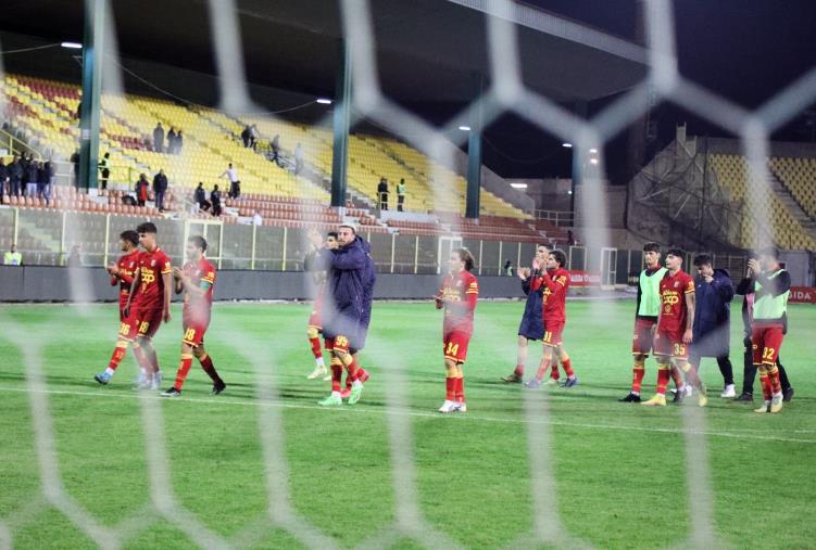 "Diamo un calcio alla violenza sulle donne!", giallorossi in campo per il sociale images "Diamo un calcio alla violenza sulle donne!", giallorossi in campo per il sociale