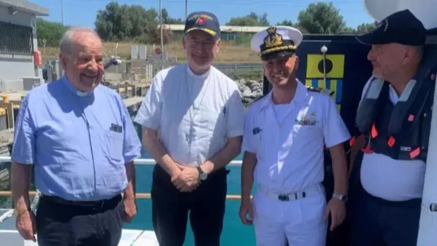 Il Vescovo di Oppido Mamertina - Palmi visita la Capitaneria di porto di Gioia Tauro images Il Vescovo di Oppido Mamertina - Palmi visita la Capitaneria di porto di Gioia Tauro