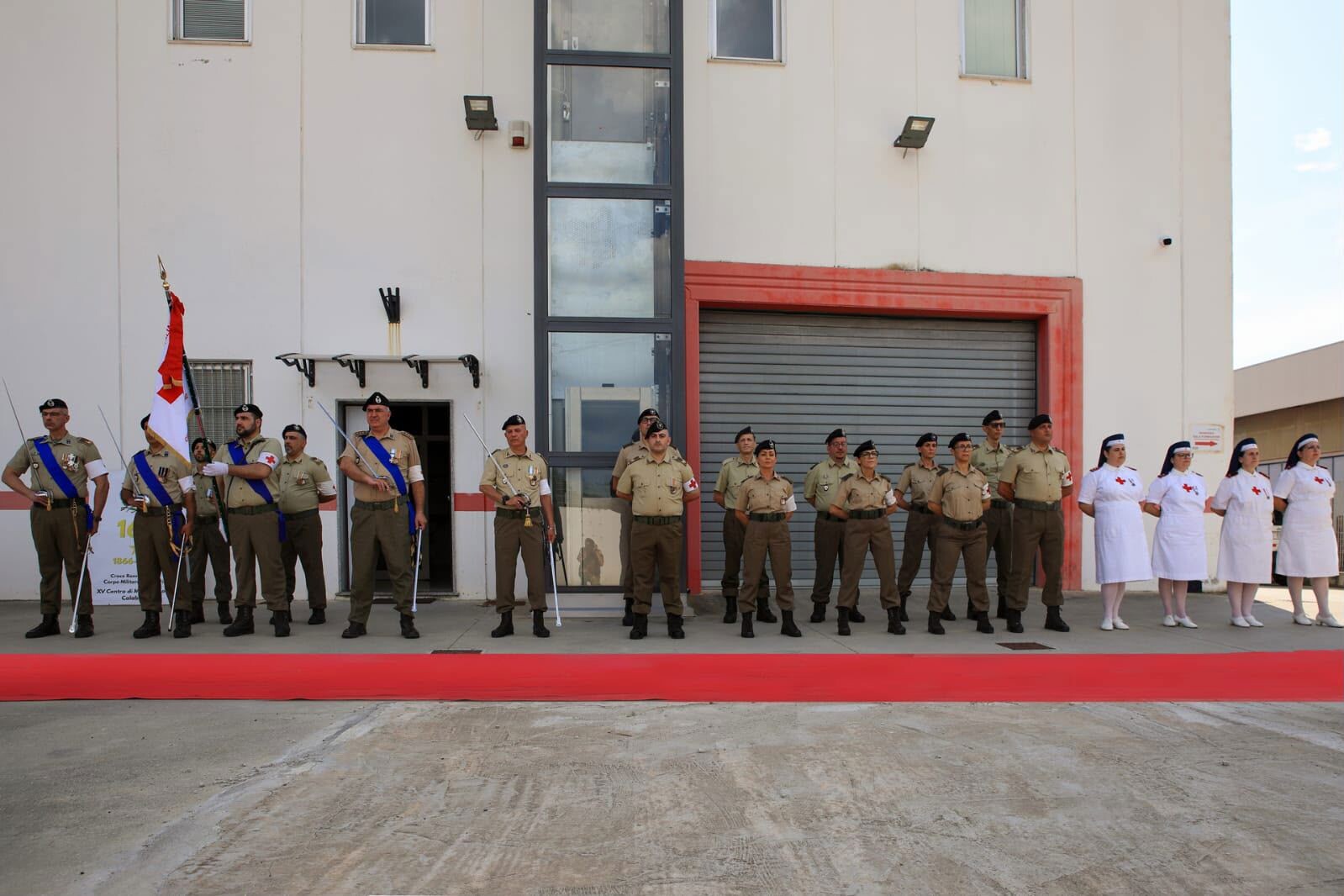 Catanzaro, consegnato il Vessillo del XV Centro di Mobilitazione (CDM) Calabria del Corpo Militare Volontario della Cri images Catanzaro, consegnato il Vessillo del XV Centro di Mobilitazione (CDM) Calabria del Corpo Militare Volontario della Cri