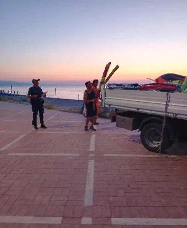 Sequestrate decine di ombrelloni a Davoli, Taverniti: "Nelle spiagge il rispetto verso gli altri latita" images Sequestrate decine di ombrelloni a Davoli, Taverniti: "Nelle spiagge il rispetto verso gli altri latita"