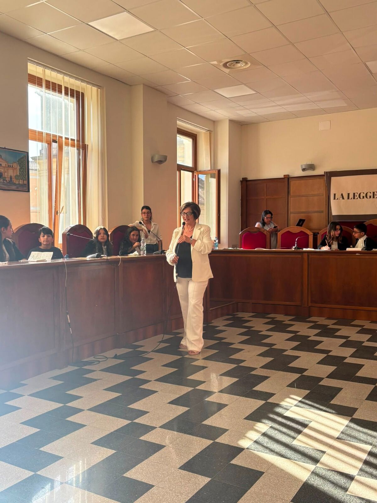 Stop al bullismo e cyberbullismo: a Girifalco gli alunni della primaria simulano un processo penale minorile images Stop al bullismo e cyberbullismo: a Girifalco gli alunni della primaria simulano un processo penale minorile