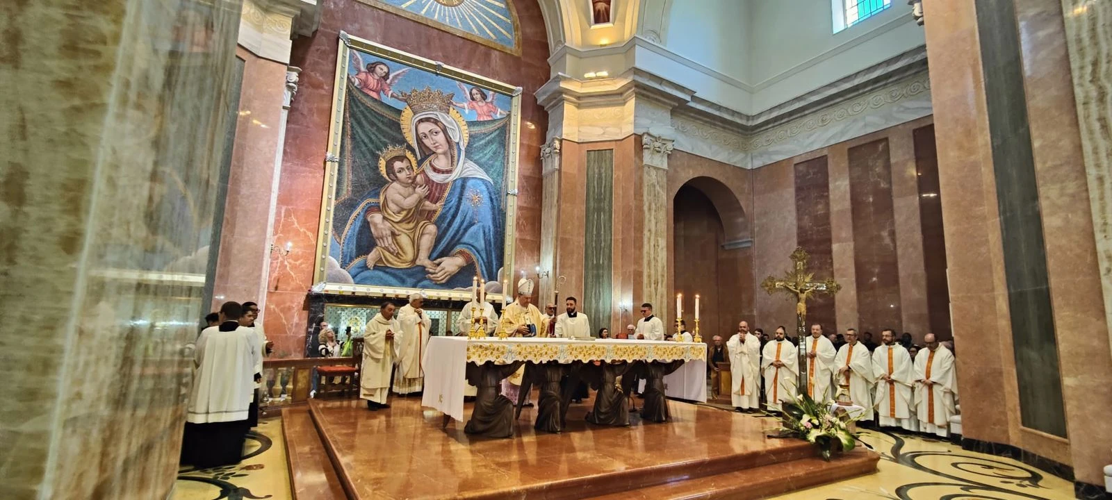 Nella Basilica della Madonna di Porto la preghiera dell’Arcivescovo Maniago per Anna e i suoi figli