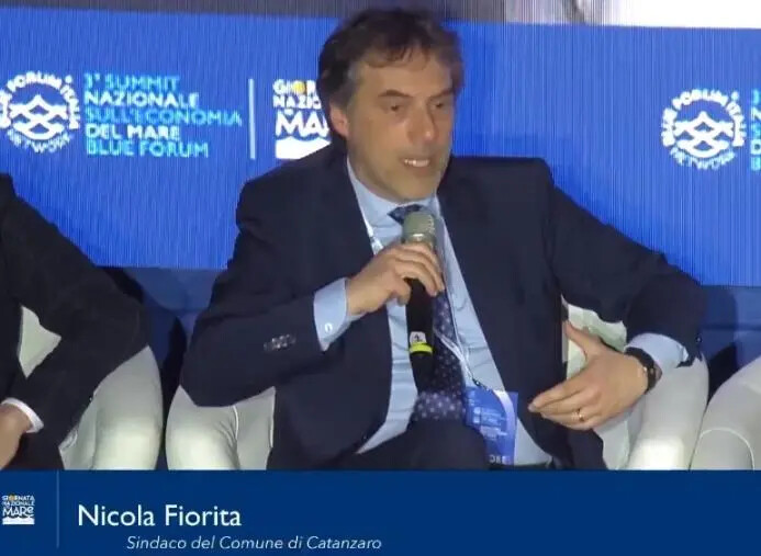 images Economia del mare, Fiorita al forum di Gaeta: "Bandiera blu simbolo di una sfida al futuro, investiamo sui giovani"