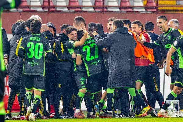 images Serie B, Catanzaro e Venezia in campo alle 15: le formazioni ufficiali