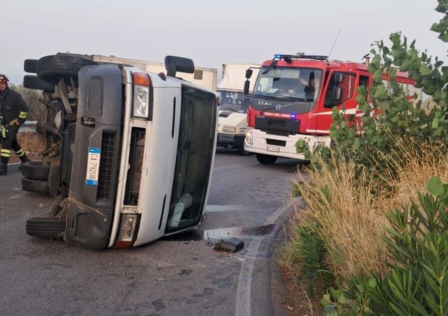 Camion si ribalta sulla Sp117, traffico bloccato verso Montauro e i Comuni dell'entroterra images Camion si ribalta sulla Sp117, traffico bloccato verso Montauro e i Comuni dell'entroterra