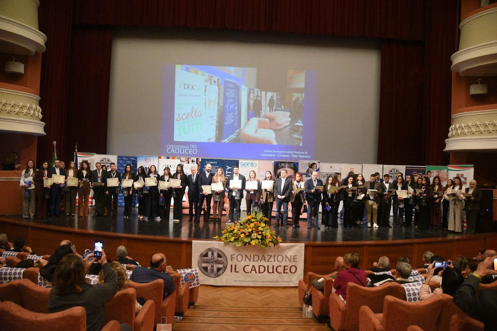 Farmacisti a Catanzaro, il Teatro Politeama ospita la XVIII Edizione della Cerimonia del Caduceo 