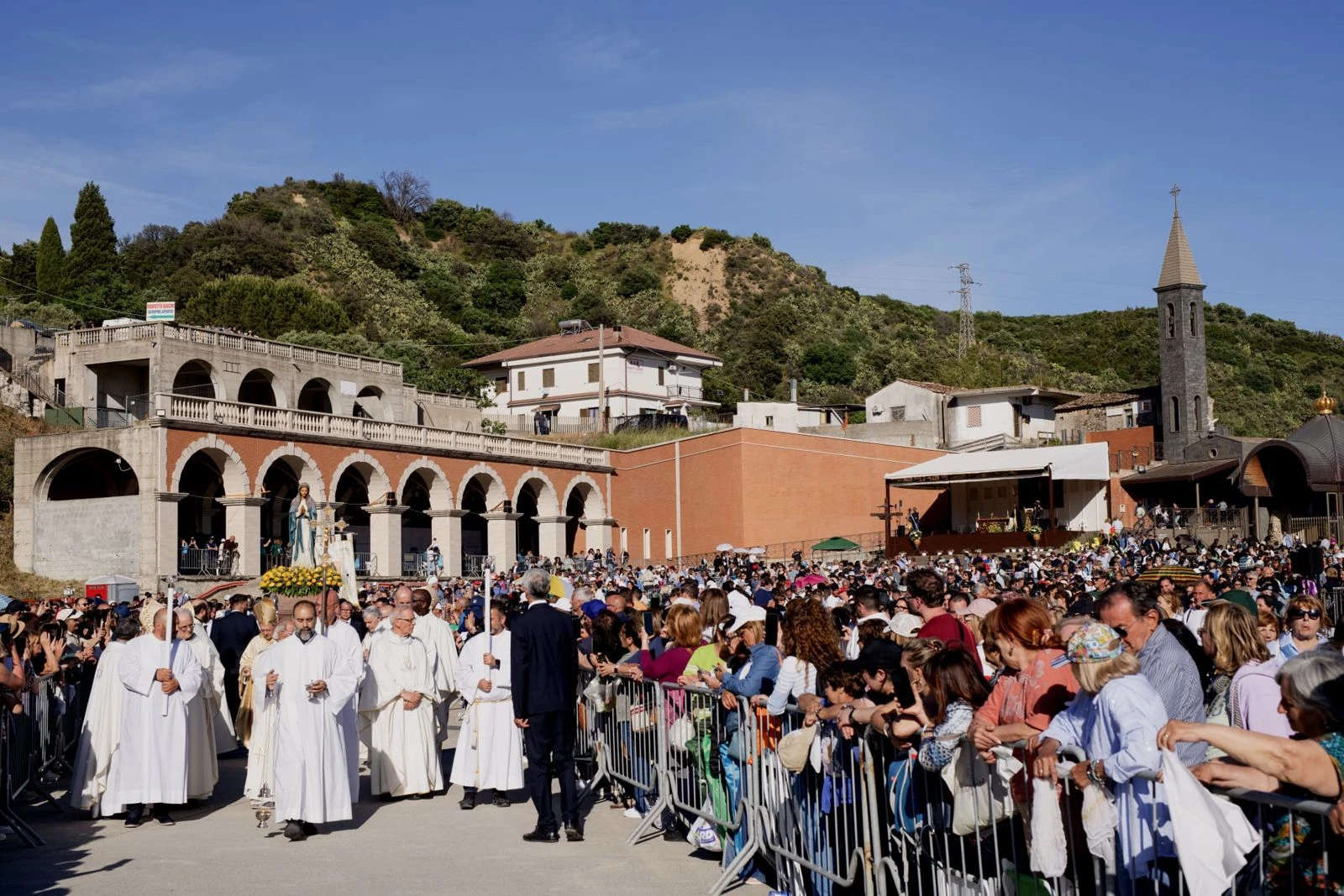 Migliaia di devoti mariani al Santuario di Nostra Signora dello Scoglio nella Locride per l’anniversario della prima apparizione