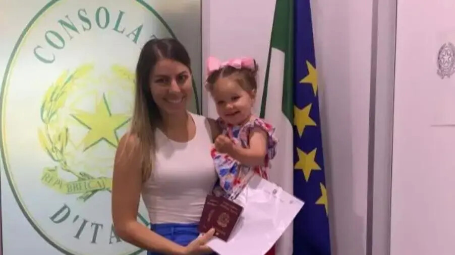 Vanessa Lanciano e la figlia Milania Scerri sono cittadine italiane, il benvenuto dell’Università delle Generazioni images Vanessa Lanciano e la figlia Milania Scerri sono cittadine italiane, il benvenuto dell’Università delle Generazioni