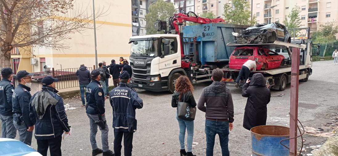 images Catanzaro. Operazione di bonifica a Viale Isonzo 
