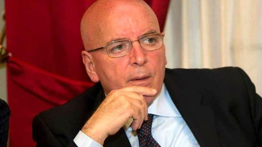 images Diffamazione su Facebook, Mario Oliverio ascoltato dalla Polizia Postale