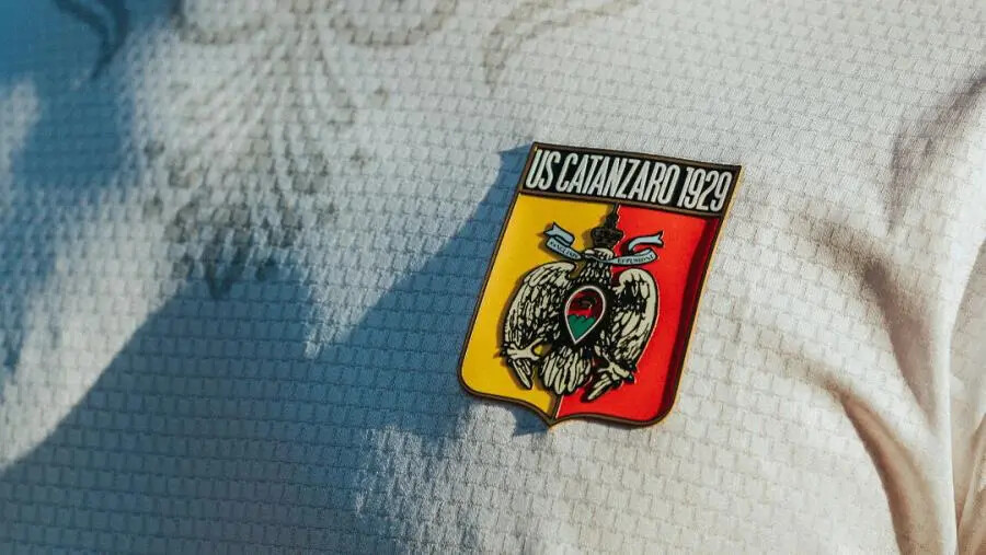 Us Catanzaro 1929, presentata la maglia away della nuova stagione images Us Catanzaro 1929, presentata la maglia away della nuova stagione