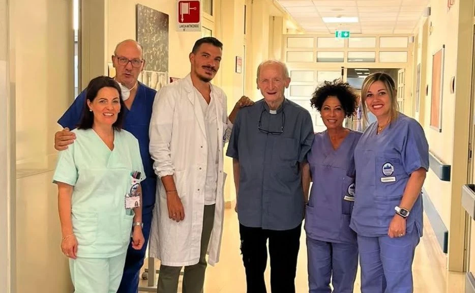     Al De Lellis-Ciaccio di Catanzaro la laurea di don Pino diventa una festa di speranza