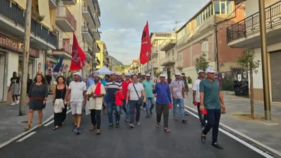images A Campora la Festa dei Popoli, qui 800 lavoratori stranieri lavorano regolarmente e vivono il territorio