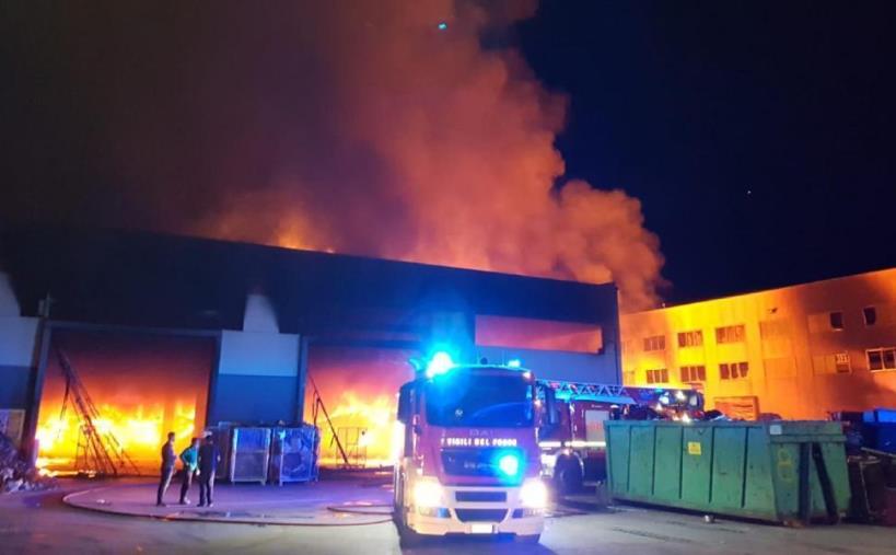 images Incendio a Calabria Maceri: indagato l'amministratore della società