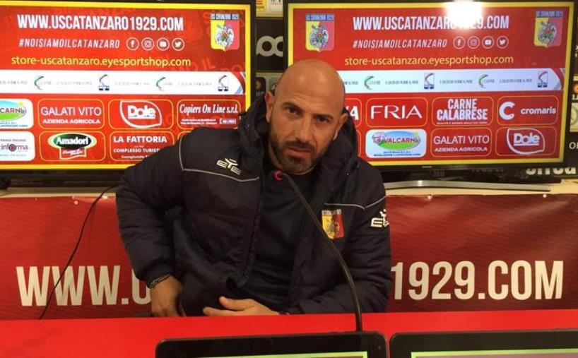 images Us Catanzaro 1929, Calabro: "Non meritavamo la sconfitta, il gol dell'Avellino è nettamente irregolare"