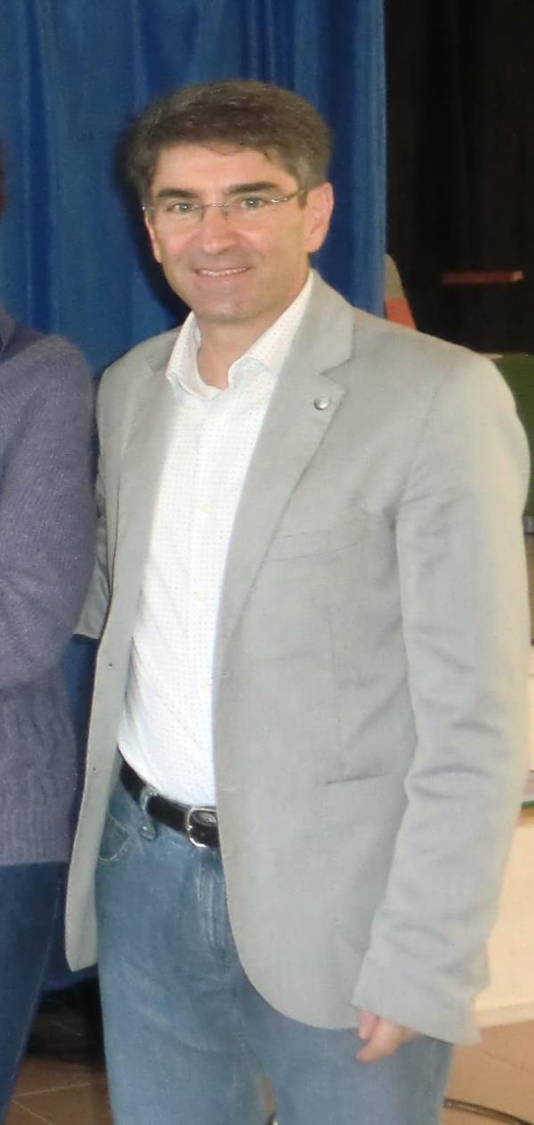 Curinga, aveva in casa armi, droga e anche un ordigno rudimentale: giovane in manette images Curinga, aveva in casa armi, droga e anche un ordigno rudimentale: giovane in manette