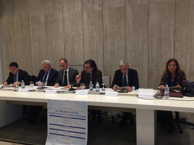 Politiche securitarie e carcere in Italia: la Camera Penale a Catanzaro per una vera rieducazione della pena (VIDEO) images Politiche securitarie e carcere in Italia: la Camera Penale a Catanzaro per una vera rieducazione della pena (VIDEO)