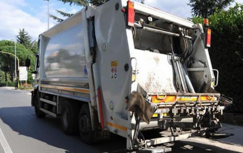 images Raccolta a rilento ad Amaroni: 20 tonnellate a settimana in più rispetto al consentito. Il sindaco: "Chiederemo un conferimento supplementare"