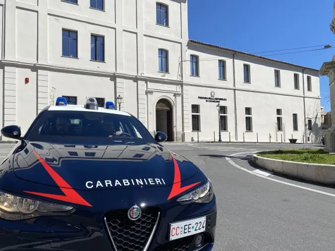 images Catanzaro, finisce ai domiciliari l'uomo che tentò di rapinare la dipendente di un negozio