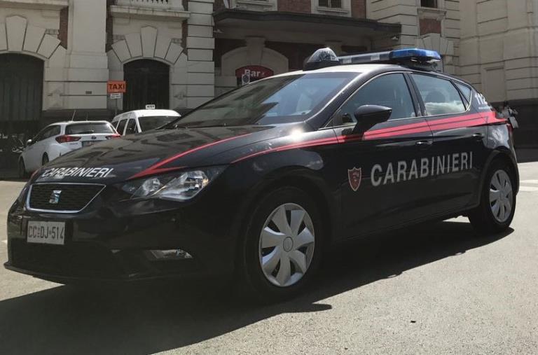 images Nonno e nipote in pigiama dentro un'auto a Cosenza: beccati con 200 grammi di droga 