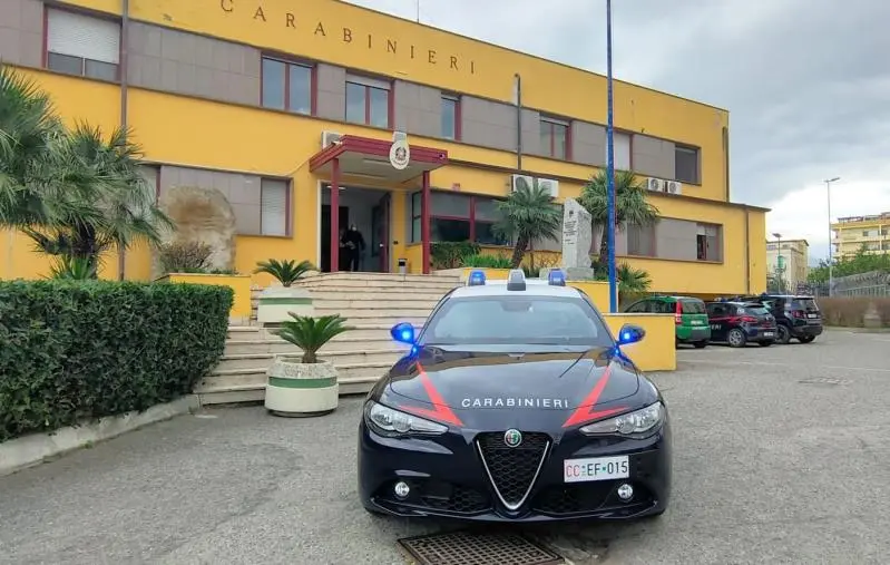 images Ubriaco, tentava di aggredire i passanti e inveisce contro i carabinieri: arrestato a Soverato