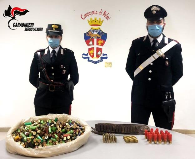images Seminara. Trovate dai carabinieri nascoste sotto la legna 650 munizioni per fucili e pistole di vario calibro