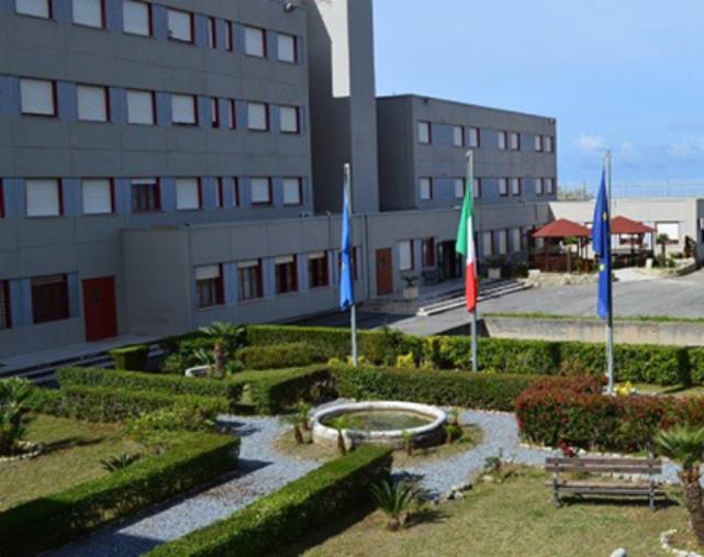 images Paola, detenuto si impicca in cella ma viene salvato dagli agenti di Polizia penitenziaria 