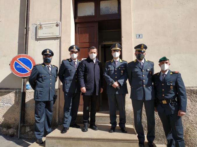 Lamezia Terme. Donati alla Caritas 1.300 capi di abbigliamento "taroccati" sequestrati dalla Finanza images Lamezia Terme. Donati alla Caritas 1.300 capi di abbigliamento "taroccati" sequestrati dalla Finanza