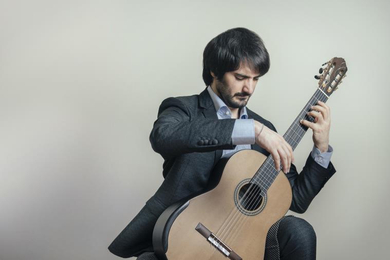 images Trebisacce. Domenica il recital del chitarrista Carlo Curatolo 