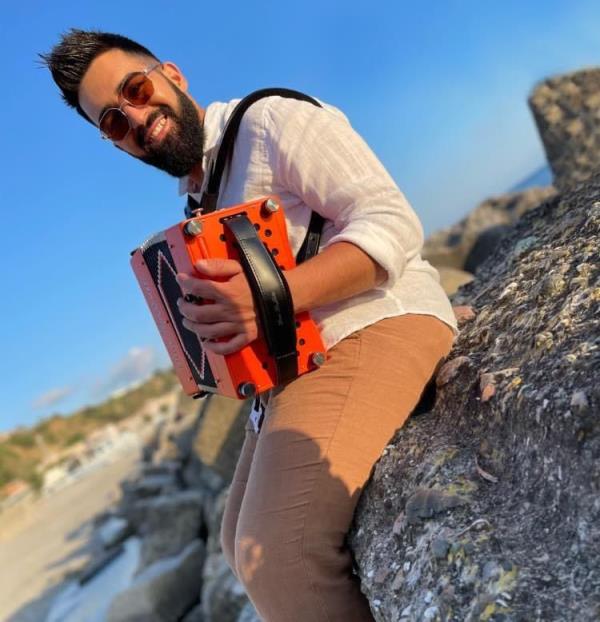 Musica. Il cosentino Carmine Sangineto celebra il solstizio estivo con il suo singolo "Mi Alba”  images Musica. Il cosentino Carmine Sangineto celebra il solstizio estivo con il suo singolo "Mi Alba”