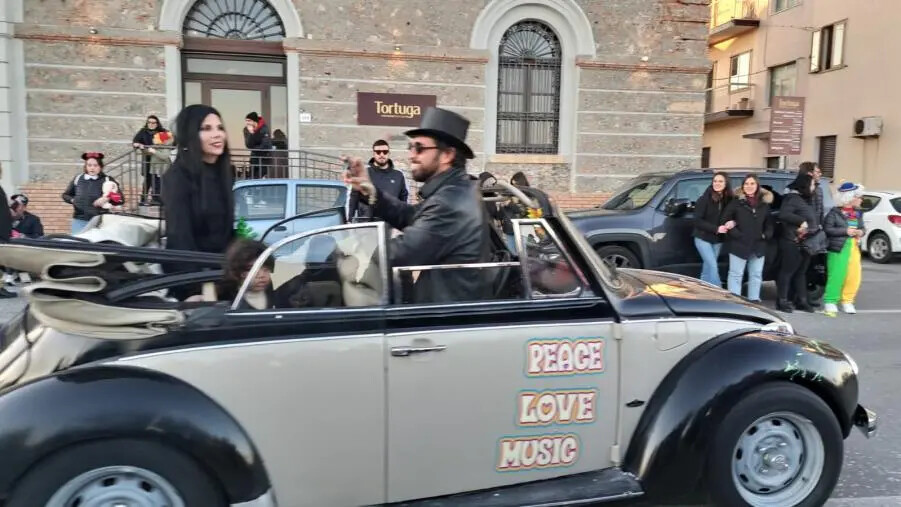 images I dubbi di Catanzaro Azzurra sul Carnevale a Lido: "C'erano tutte le autorizzazioni?"