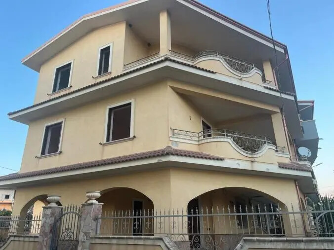 Capo Rizzuto, atti vandalici nella Casa della Legalità, il sindaco: "Attacco alle istituzioni" images Capo Rizzuto, atti vandalici nella Casa della Legalità, il sindaco: "Attacco alle istituzioni"