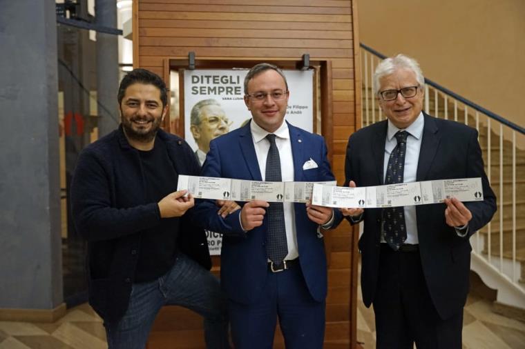 Cresce la catena di solidarietà del "biglietto sospeso" al Politeama di Catanzaro: 6 abbonamenti donati dal presidente dell'Ordine degli avvocati images Cresce la catena di solidarietà del "biglietto sospeso" al Politeama di Catanzaro: 6 abbonamenti donati dal presidente dell'Ordine degli avvocati