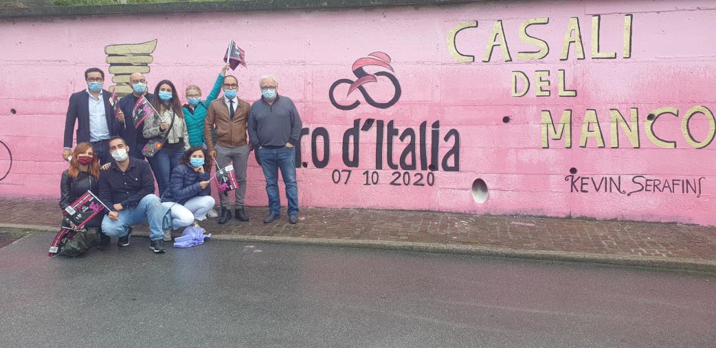 Giro d’Italia. Casali del Manco ha accolto la carovana dei ciclisti con musica e spettacoli (FOTO) images Giro d’Italia. Casali del Manco ha accolto la carovana dei ciclisti con musica e spettacoli (FOTO)