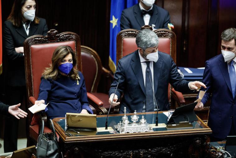 Quirinale, la quinta votazione per eleggere il presidente della Repubblica: ancora fumata nera, Casellati non ha il quorum images Quirinale, la quinta votazione per eleggere il presidente della Repubblica: ancora fumata nera, Casellati non ha il quorum
