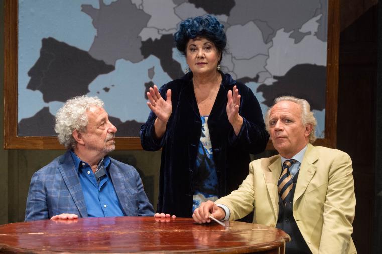 AMA Calabria. ‘Così parlò Bellavista’: mercoledì al Teatro Comunale di Catanzaro lo spettacolo con Geppy Gleijeses, Marisa Laurito e Benedetto Casillo images AMA Calabria. ‘Così parlò Bellavista’: mercoledì al Teatro Comunale di Catanzaro lo spettacolo con Geppy Gleijeses, Marisa Laurito e Benedetto Casillo