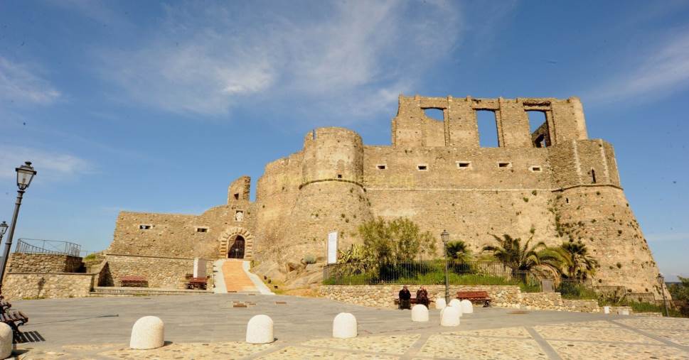 images "La trama e l'ordito": sabato 19 febbraio la presentazione del progetto di Ama Calabria a Squillace