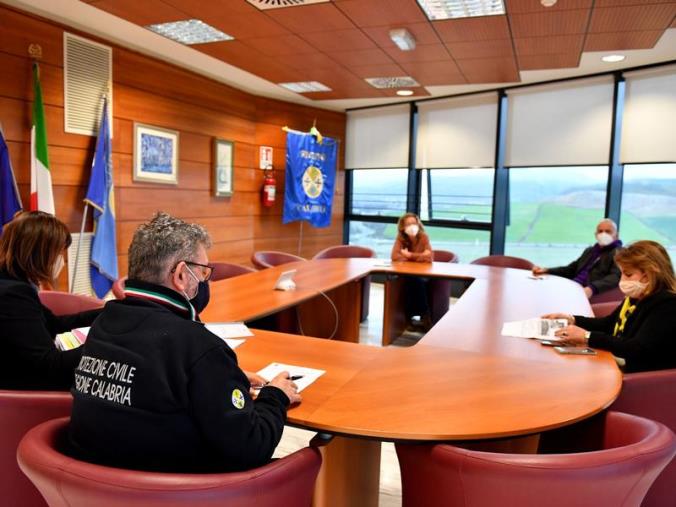 Ferrovia Rosarno-San Ferdinando, via libera al trasferimento a Rfi. Catalfamo: "Il collegamento contribuirà al rilancio del Porto" images Ferrovia Rosarno-San Ferdinando, via libera al trasferimento a Rfi. Catalfamo: "Il collegamento contribuirà al rilancio del Porto"