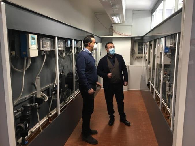 images Calabretta (Sorical) in visita all’impianto di potabilizzazione Alaco dove è in funzione la nuova sala analisi di processo on line 
