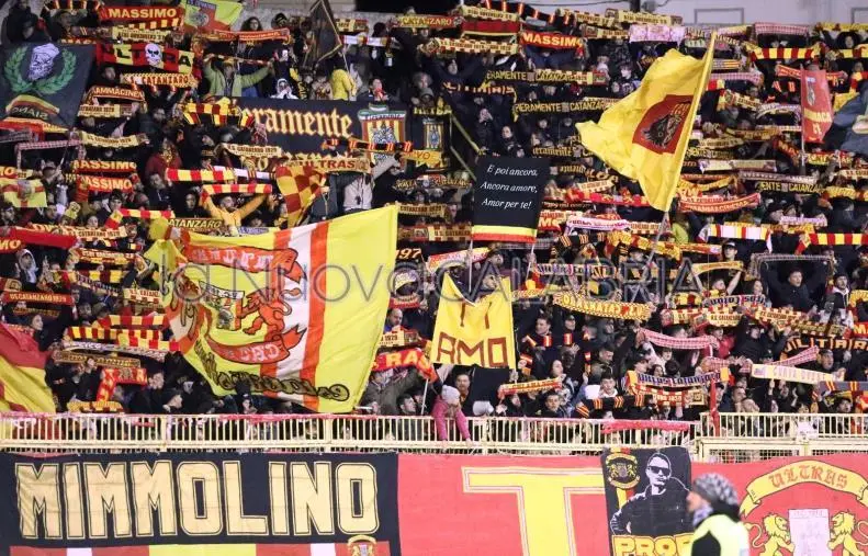 images Gelbison-Catanzaro, polverizzati in un giorno 5600 biglietti per il match all'Arechi 